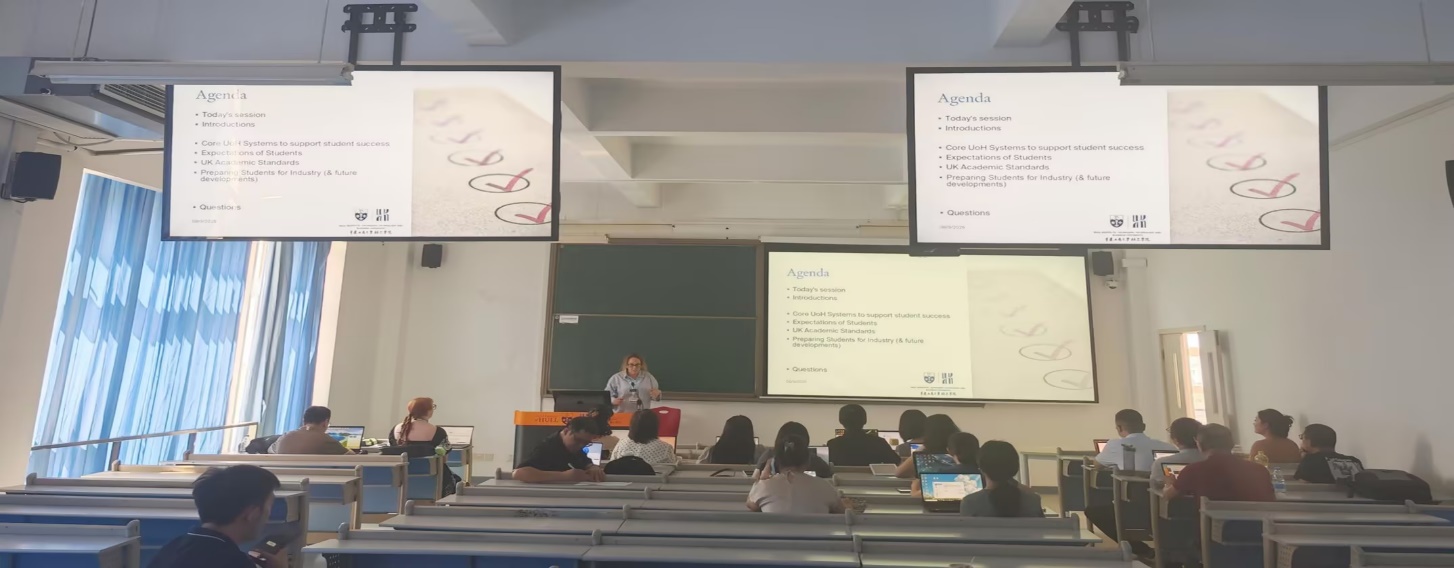 Canvas平台赋能中外合作办学智慧课堂：赫尔大学专家开展教学系统专题培训